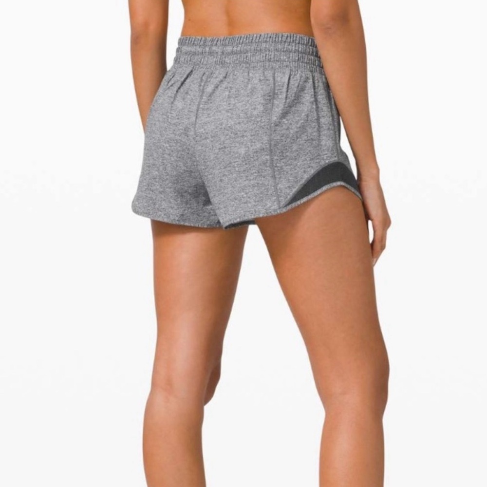 Lululemon Heathered Gray Hottie Hot Shorts Sz 6 - Picture 2 of 5